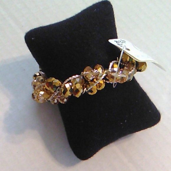 Nwt Goldtone crystal bracelet - Picture 5 of 8